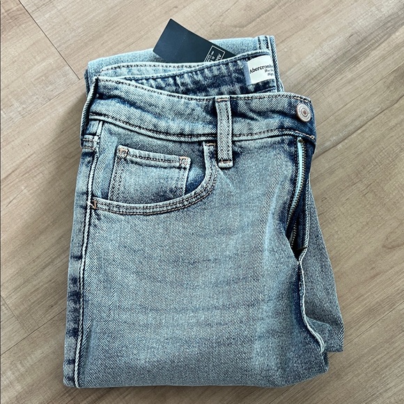 Abercrombie & Fitch Women's Light Blue Skinny Jeans - Picture 2 of 9